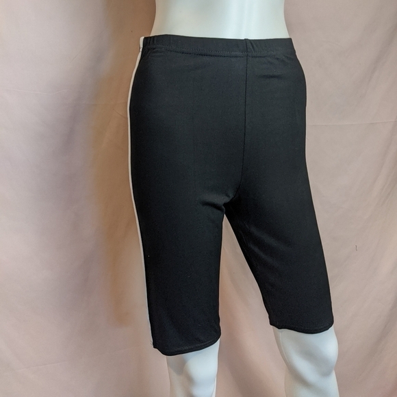 Boohoo Black Tee and Matching Side Stripe Cycling Shorts Set size 8 - Picture 7 of 10